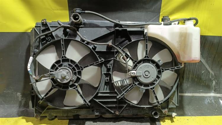 Радиатор основной Тойота Вокси в Богучанах 105276