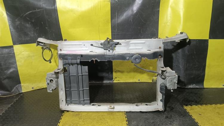Рамка радиатора Тойота Пробокс в Богучанах 116670