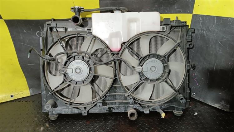 Радиатор основной Тойота Эсквайр в Богучанах 116768