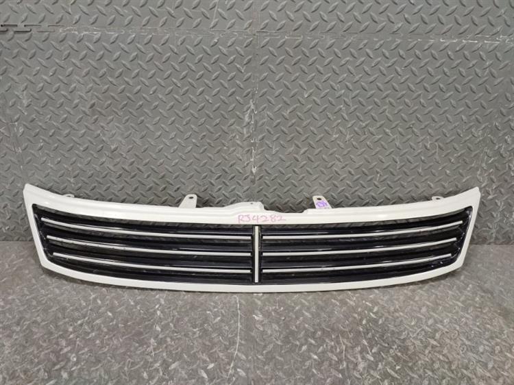 Решетка радиатора Тойота Исис в Богучанах 420163