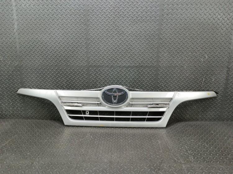 Решетка радиатора Тойота Тойоайс в Богучанах 440640